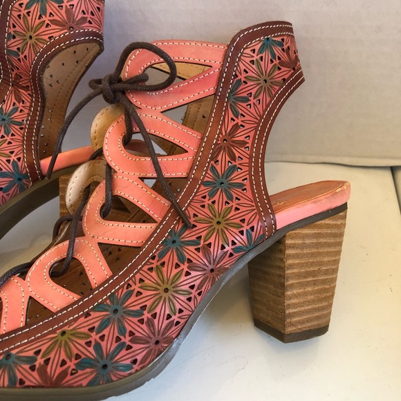 Beautiful L’Artiste spring step pink heeled flower sandals - Picture 1 of 15